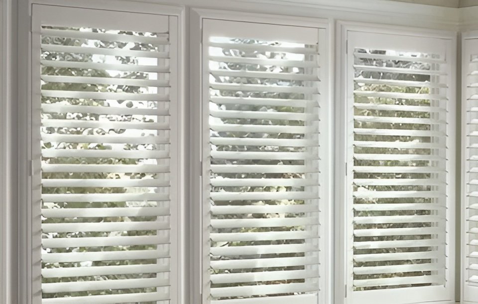 Custom Window Blinds vs Ready-Made: Which One Is Better