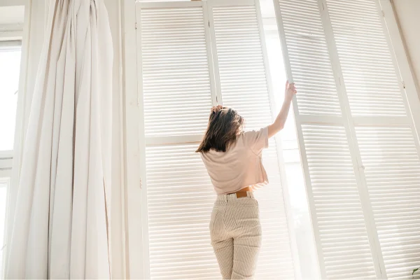 Difference between Custom and Ready-Made Window Coverings